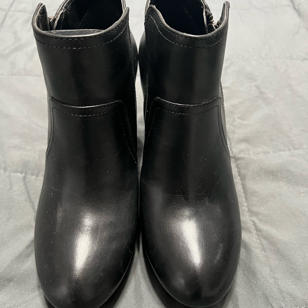NWT Giani Bini Ankle Boots size 7M like new